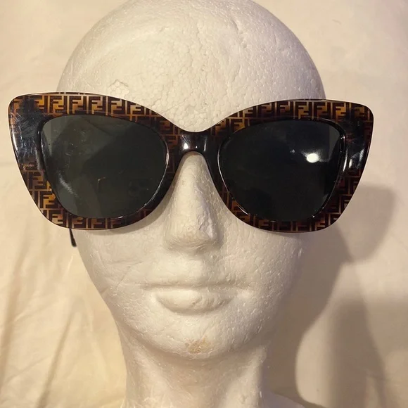 FENDI Havana cat eye ?️ sunglasses ?️ with case made in Italy F logo Fendi Roma FE40125I Cat Eye Sunglasses | Fashion Eyewear main image 4